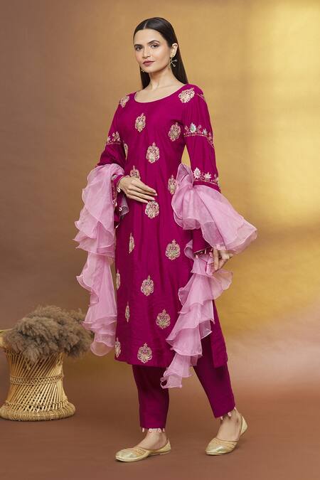Buy Samyukta Singhania Magenta Chanderi, Organza Embroidery Boat Neck Kurta Set With Ruffle Dupatta Online at Aza Fashions Buy_Samyukta Singhania_Magenta Chanderi, Organza Embroidery Boat Neck Kurta Set With Ruffle Dupatta _Online_at_Aza_Fashions