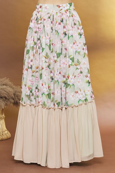 Samyukta Singhania_Peach Georgette, Net Embroidery, Sequins V-neck Floral Print Tiered Lehenga Set _at_Aza_Fashions