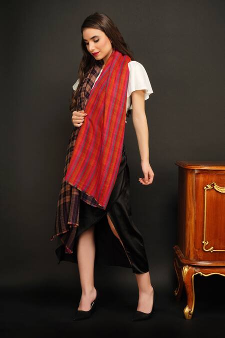 Shop Dusala Black Handwoven Pashmina Reversible Checkered Shawl at Aza Fashions Shop_Dusala_Black Handwoven Pashmina Reversible Checkered Shawl_at_Aza_Fashions