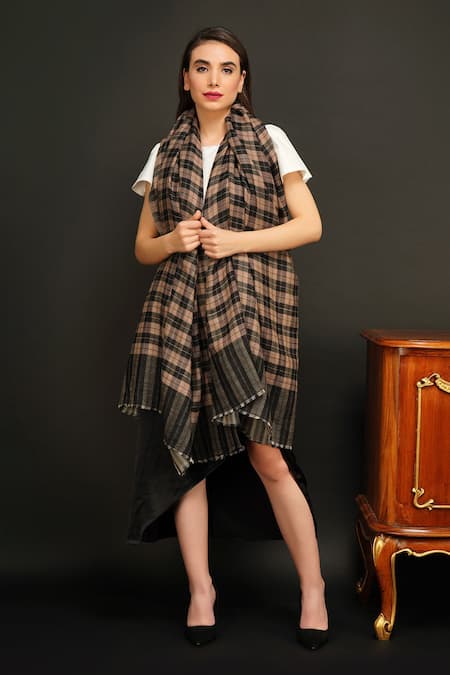 Dusala_Black Handwoven Pashmina Reversible Checkered Shawl _Online_at_Aza_Fashions