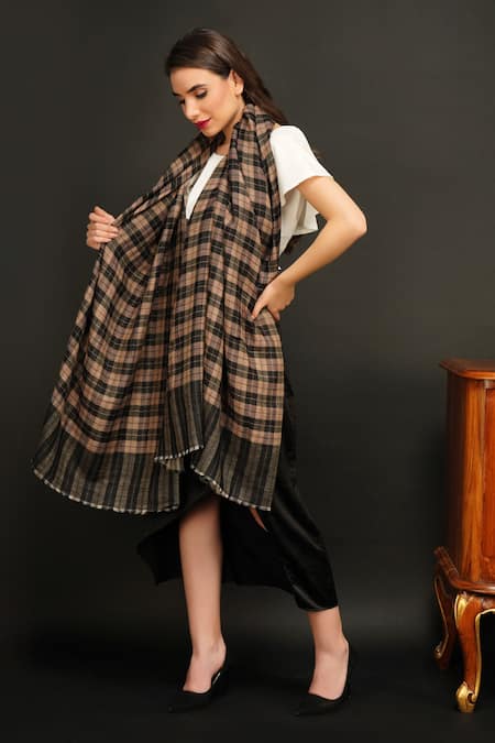 Buy_Dusala_Black Handwoven Pashmina Reversible Checkered Shawl _Online_at_Aza_Fashions