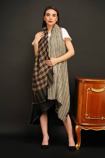 Shop_Dusala_Black Handwoven Pashmina Reversible Checkered Shawl _Online_at_Aza_Fashions