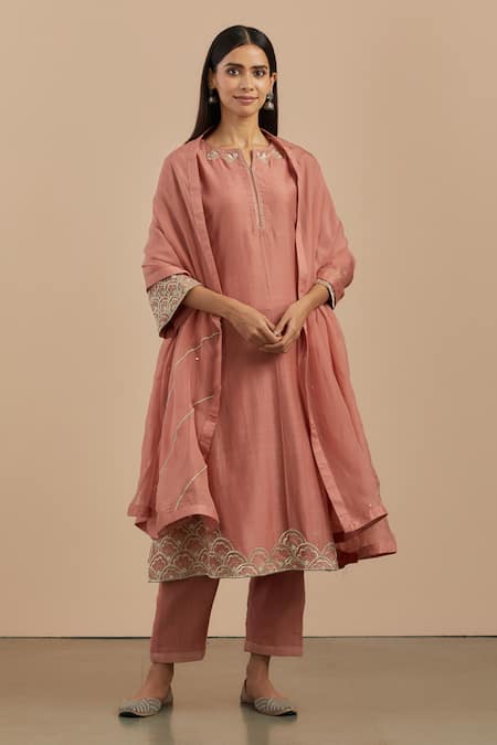 Priya Chaudhary Pink Chanderi Silk Embroidered Thread Work Notched Round Neck Kurta Set 