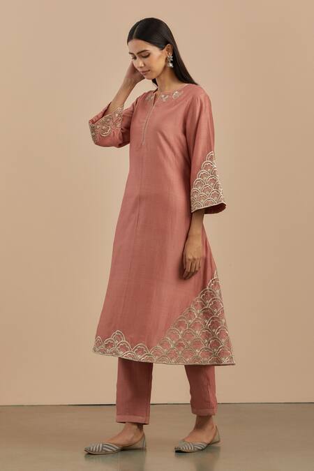 Priya Chaudhary_Pink Chanderi Silk, Dupatta Organza Thread Work Notched Round Neck Kurta Set _Online_at_Aza_Fashions