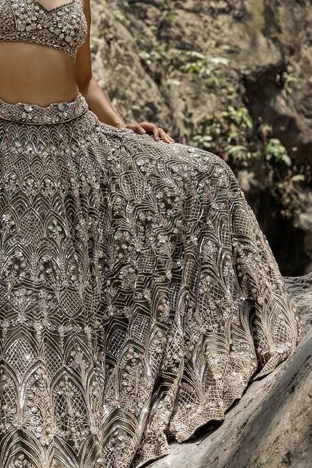 Buy_Varun Nidhika_Green Silk Organza Archways Floral Lattice V Neck Embroidered Lehenga Set _Online_at_Aza_Fashions