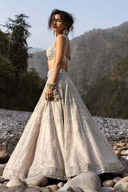 Varun Nidhika_Peach Silk Organza Grid Floral V Neck Embroidered Bridal Lehenga Set _Online_at_Aza_Fashions