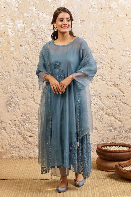 NAAZ BY NOOR Floral Embroidered Kurta Set 