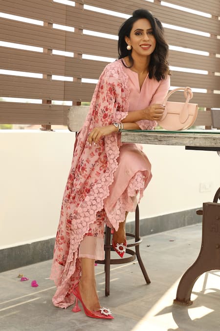 Shop Naaz By Noor Pink Cotton, Organza, Chanderi Plain Notched Kurta Set With Printed Dupatta at Aza Fashions Shop_Naaz By Noor_Pink Cotton, Organza, Chanderi Plain Notched Kurta Set With Printed Dupatta _at_Aza_Fashions