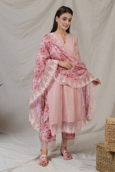 Naaz By Noor Pink Cotton, Organza, Chanderi Plain Notched Kurta Set With Printed Dupatta Online at Aza Fashions Naaz By Noor_Pink Cotton, Organza, Chanderi Plain Notched Kurta Set With Printed Dupatta _Online_at_Aza_Fashions