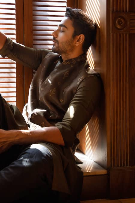 Buy_Darshika Menswear_Green Silk Blend Sequin Work Bundi Kurta Set _Online_at_Aza_Fashions