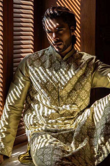 Darshika Menswear_Green Cotton Silk Floral Thread Work Embroidered Kurta Set _Online_at_Aza_Fashions