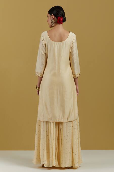 Shop Ikshita Choudhary Beige Organza Hand Embroidered Sequin And Cutdana Work Chanderi Kurta at Aza Fashions Shop_Ikshita Choudhary_Beige Organza Hand Embroidered Sequin And Cutdana Work Chanderi Kurta_at_Aza_Fashions