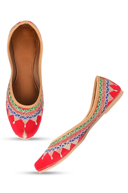 Samyukta Singhania Red Embroidered Geometric Juttis 