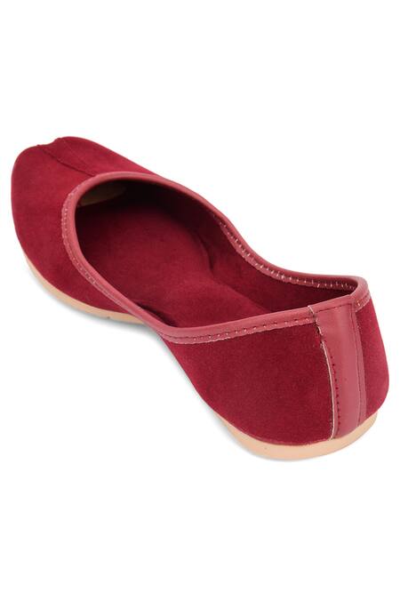 Shop_Nazaakat By Samara Singh_Maroon Solid Stitch Line Juttis_Online_at_Aza_Fashions