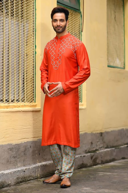 Priyanka Haralalka_Orange Bhagalpur , Katan Stripes Print And Knot Embroidery Kurta Set _Online_at_Aza_Fashions