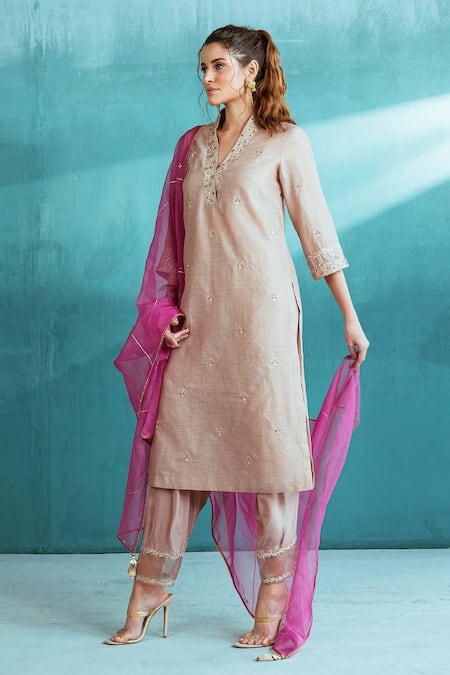 Buy Mandira Wirk - Indian Brown Organza, Crepe, Tissue Chanderi Floral Dori Motifs V Embroidered Kurta Set Online at Aza Fashions Buy_Mandira Wirk - Indian_Brown Organza, Crepe, Tissue Chanderi Floral Dori Motifs V Embroidered Kurta Set _Online_at_Aza_Fashions