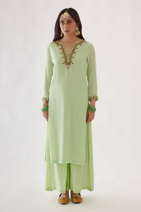 Buy Nikasha Green Cutdana, Dabka, Sequin And Gota Work V Neck Embroidered Kurta Set Online at Aza Fashions Buy_Nikasha_Green Cutdana, Dabka, Sequin And Gota Work V Neck Embroidered Kurta Set _Online_at_Aza_Fashions