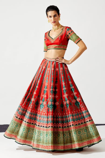 17 Trendy Must-Have Lehenga Blouse Designs | Saree.com By Asopalav