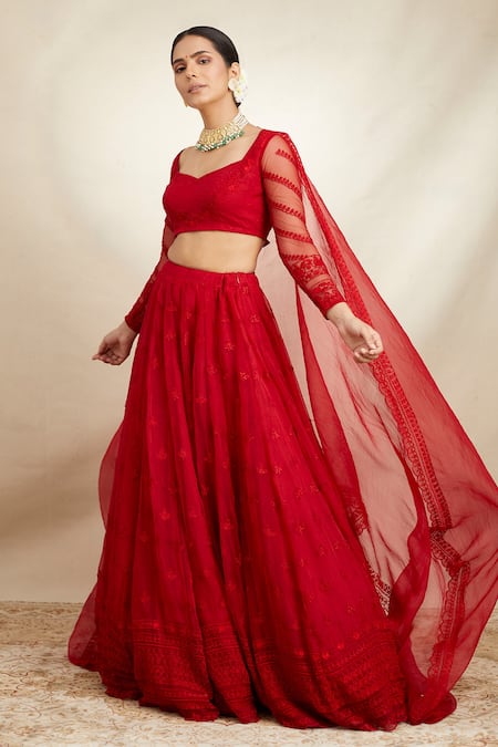 Buy_Astha Narang_Red Organza Floral Sweetheart Neck Embroidered Bridal Lehenga Set _Online_at_Aza_Fashions