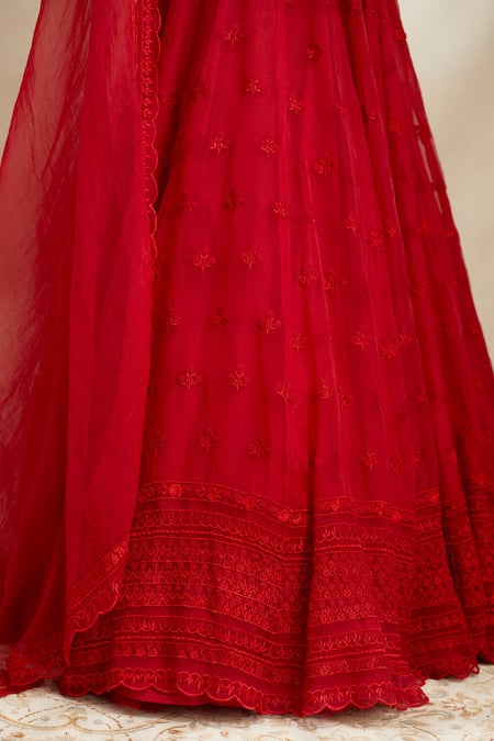 Shop_Astha Narang_Red Organza Floral Sweetheart Neck Embroidered Bridal Lehenga Set _Online_at_Aza_Fashions