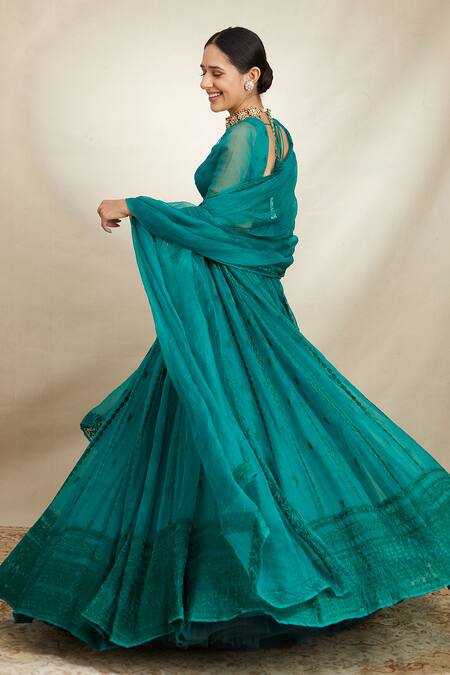 Shop Astha Narang Green Organza Thread Sweetheart Neck Embroidered Lehenga Set Online at Aza Fashions Shop_Astha Narang_Green Organza Thread Sweetheart Neck Embroidered Lehenga Set _Online_at_Aza_Fashions