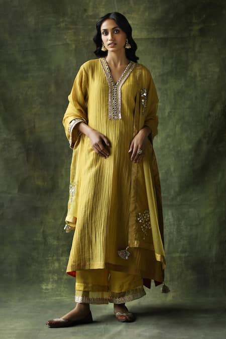 Begum Bahaar Embroidered Kurta Set 