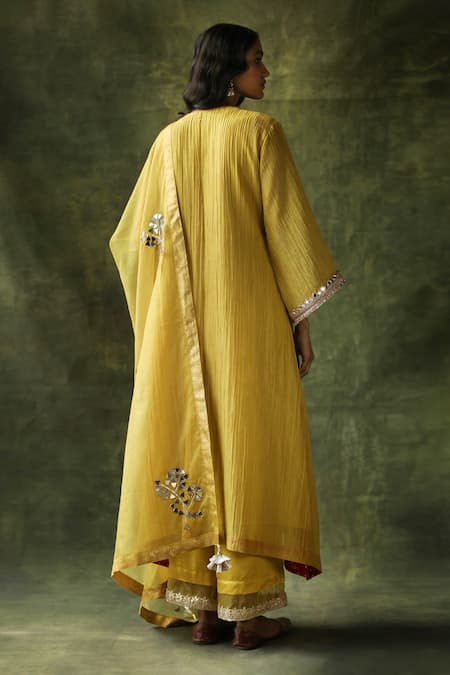 Begum Bahaar Embroidered Kurta Set 