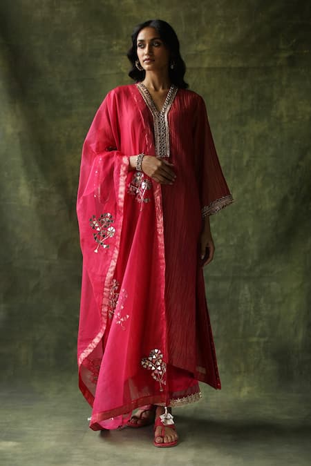 Begum Bahaar Embroidered Kurta Set 