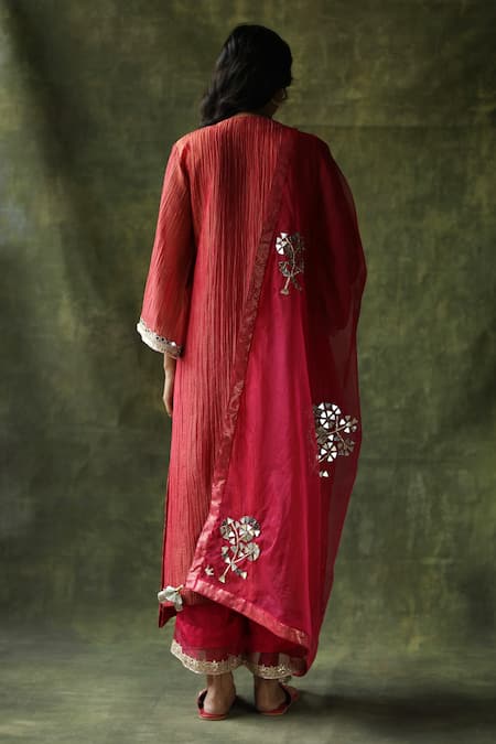 Begum Bahaar Embroidered Kurta Set 