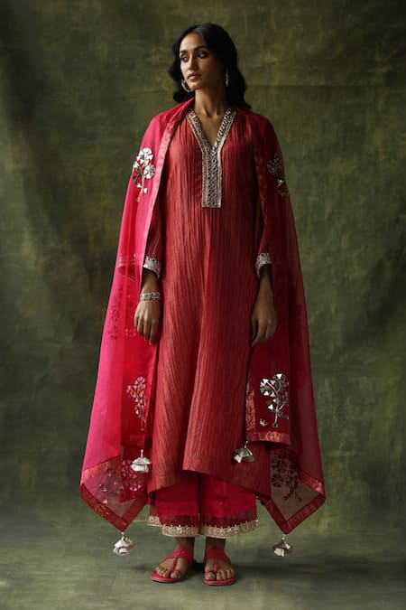 Begum_Magenta Dupatta Organza, Kurta Crinkled Silk, Pant Bahaar Embroidered Set _Online_at_Aza_Fashions