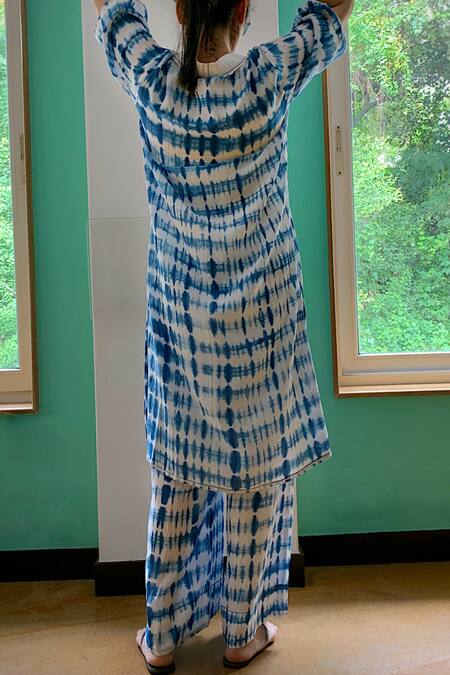 Shop Rriso Blue Cotton Bamboo Tie Dye Mandarin Collar Tunic And Pant Set at Aza Fashions Shop_Rriso_Blue Cotton Bamboo Tie Dye Mandarin Collar Tunic And Pant Set_at_Aza_Fashions