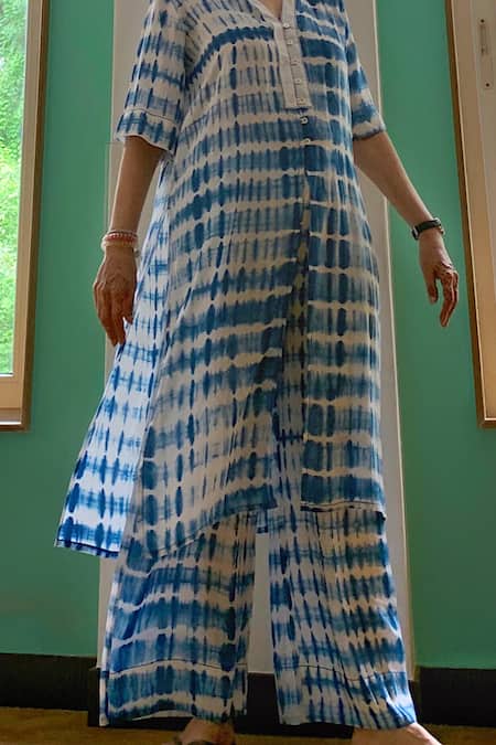 Buy Rriso Blue Cotton Bamboo Tie Dye Mandarin Collar Tunic And Pant Set Online at Aza Fashions Buy_Rriso_Blue Cotton Bamboo Tie Dye Mandarin Collar Tunic And Pant Set_Online_at_Aza_Fashions