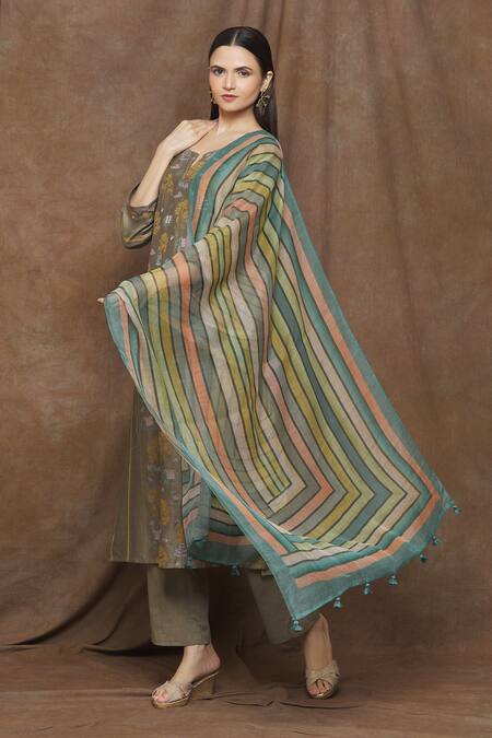 Buy_Turaja_Grey Pure Chanderi (60% Cotton Embroidery Floral Notched Kurta Set_Online_at_Aza_Fashions