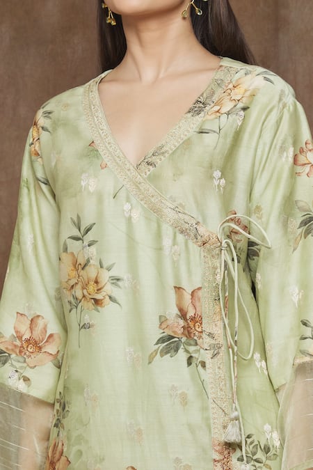 Turaja_Green Pure Chanderi (60% Cotton And Embroidery Floral V Neck Kurta_at_Aza_Fashions