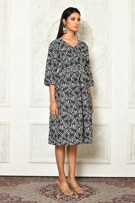 Samyukta Singhania_Black Crepe V-neck V Printed Dress_Online_at_Aza_Fashions
