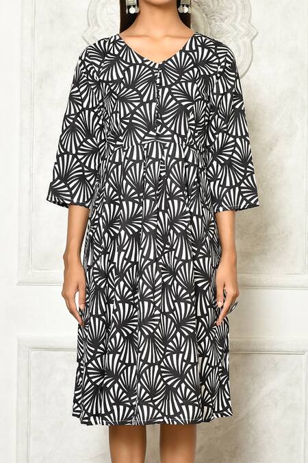 Samyukta Singhania Black Crepe V-neck V Printed Dress at Aza Fashions Samyukta Singhania_Black Crepe V-neck V Printed Dress_at_Aza_Fashions