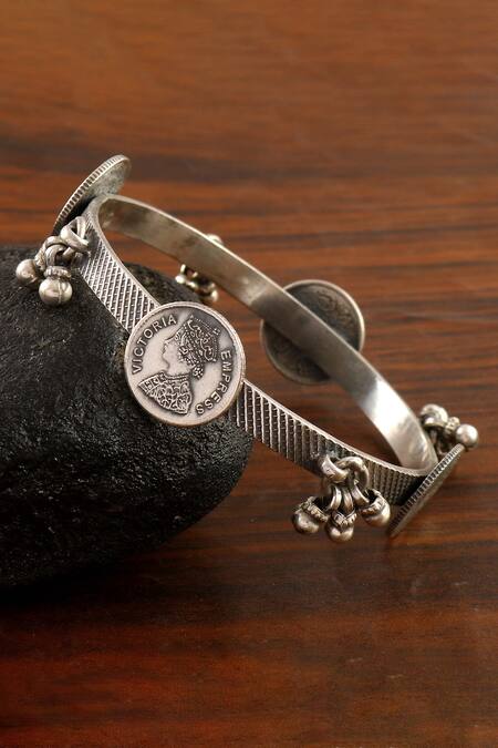 Buy_Palace Of Silver_Silver Plated Oxidized Printed Victoria Coin Bangle_Online_at_Aza_Fashions