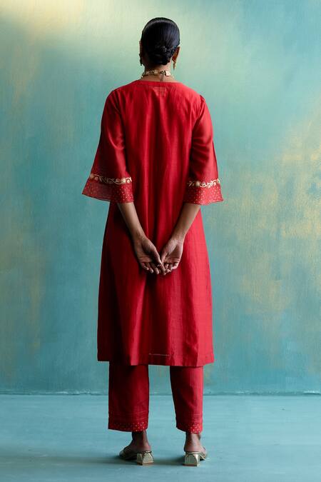 Shop_Shivani Bhargava_Red Dupatta Chanderi, Kurta Handwoven Chanderi, Pant Cotton Silk Floral, Set_at_Aza_Fashions