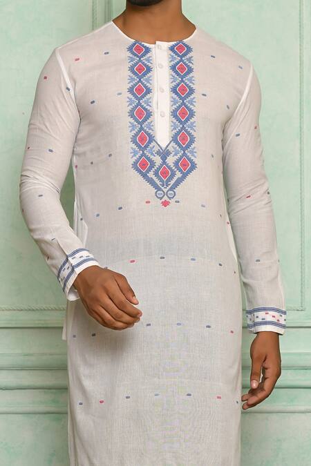 Pranay Baidya White Jamdani, Malai Geometric Pattern Kurta Set at Aza Fashions Pranay Baidya_White Jamdani, Malai Geometric Pattern Kurta Set _at_Aza_Fashions