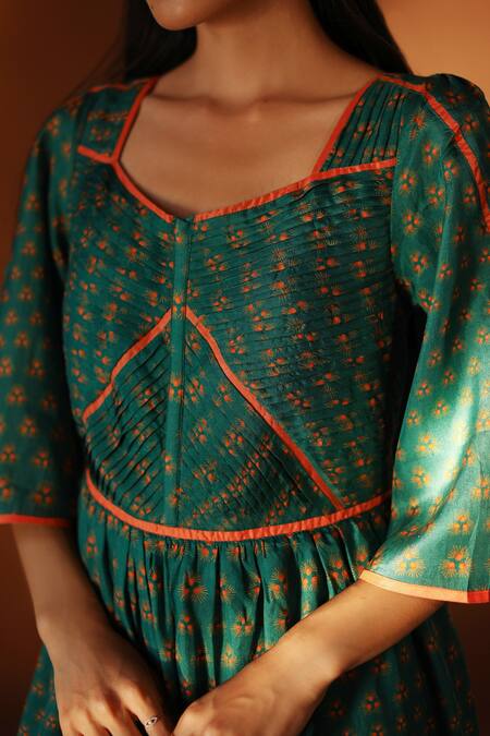 POZRUH Green Pure Mulberry Silk Floral Pattern Square Neck Dia Printed Dress at Aza Fashions POZRUH_Green Pure Mulberry Silk Floral Pattern Square Neck Dia Printed Dress_at_Aza_Fashions