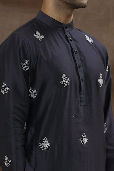 The MeN'S Kompany_Blue Chanderi Silk Thread Kurta _at_Aza_Fashions