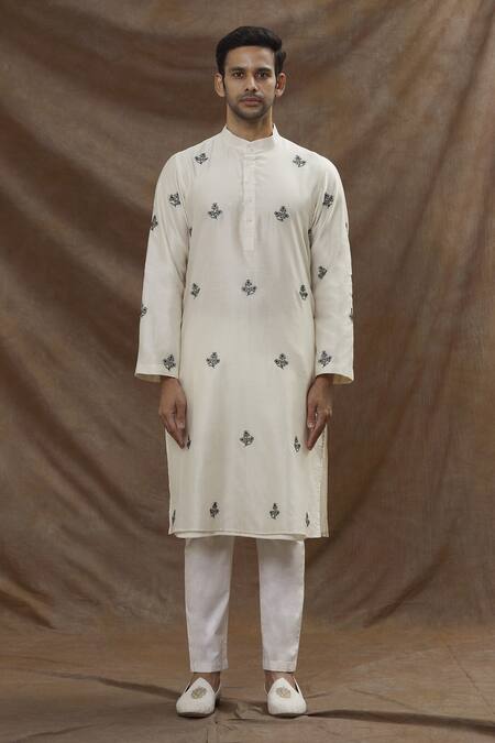 The MeN'S Kompany White Chanderi Silk Thread Kurta And Pant Set Online at Aza Fashions The MeN'S Kompany_White Chanderi Silk Thread Kurta And Pant Set _Online_at_Aza_Fashions