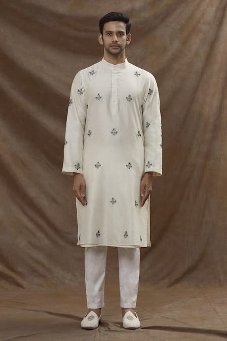 The MeN'S Kompany_White Chanderi Silk Thread Kurta _Online_at_Aza_Fashions