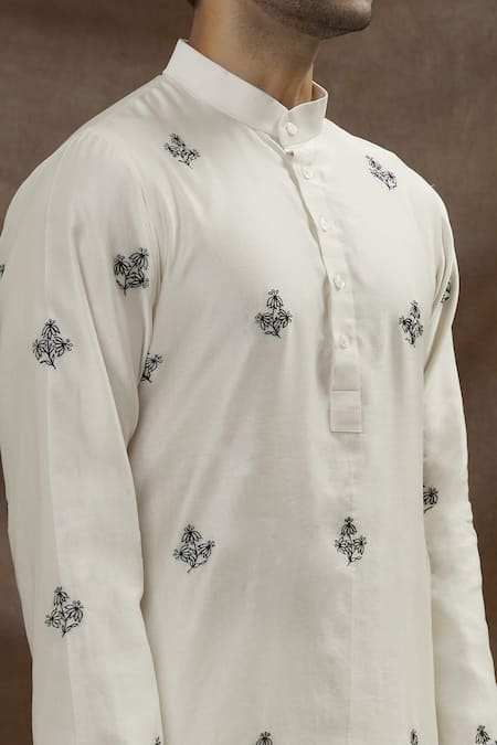Buy_The MeN'S Kompany_White Chanderi Silk Thread Kurta _Online_at_Aza_Fashions