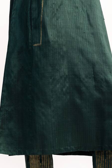 Buy_Studio Medium_Green Handwoven Bengal Silk V Neck Border Jamdani Sleeveless Kurta_Online_at_Aza_Fashions