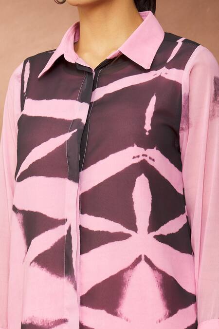 Shop Samyukta Singhania Pink Georgette Shawl Neck Geometric Print Pant Set Online at Aza Fashions Shop_Samyukta Singhania_Pink Georgette Shawl Neck Geometric Print Pant Set_Online_at_Aza_Fashions