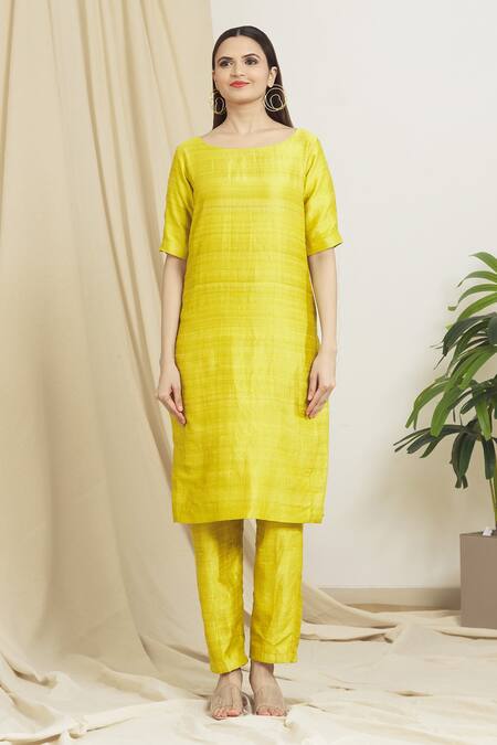 Surendri_Green Raw Silk Hand Embroidery Sequins Round Scallop Trimmed Jacket Pant Set_at_Aza_Fashions