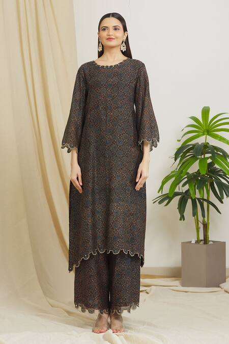 Surendri_Black Chanderi Floral Round Cotton Printed Kurta Set_at_Aza_Fashions