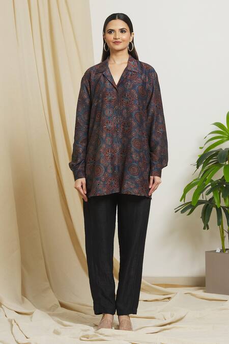 Surendri_Grey Chanderi And Raw Silk Ajrak Lapel Collar Print Shirt With Pant_at_Aza_Fashions
