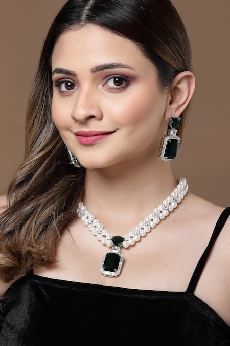 Dugran By Dugristyle Faux Emerald & Pearl Embellished Necklace 